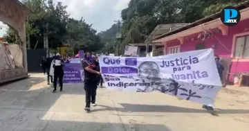 El contingente recorri&oacute; las principales calles de la comunidad 