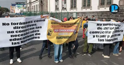 Maestrxs del SNTE bloquean 11 Sur por cambio de directivos