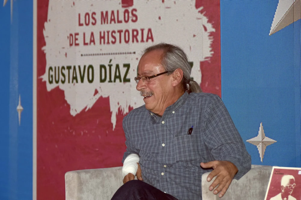La obra sitúa a Díaz Ordaz en el contexto del movimiento estudiantil de 1968