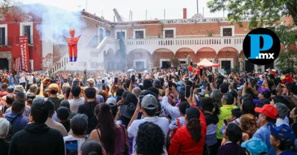 Talleristas y ciudadanos se re&uacute;nen en la Plazuela del Torno para la tradicional Quema de Judas, una exhibici&oacute;n de arte popular y pirotecnia en el Barrio del Artista.