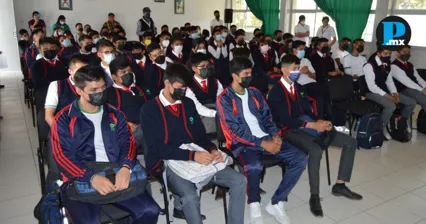 Maestros interinos de Puebla denuncian 98 d&iacute;as sin salario