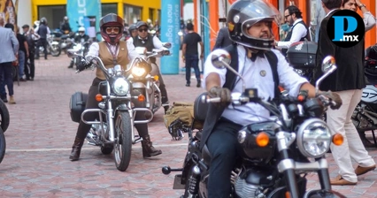 M&aacute;s de 300 motociclistas poblanos participan en rodada internacional por la salud masculina