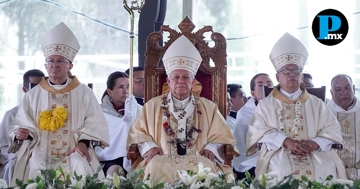 V&iacute;ctor S&aacute;nchez celebra 50 a&ntilde;os de sacerdocio y llama a construir paz en Puebla