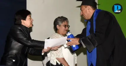 Primera generaci&oacute;n de licenciaturas para adultos de BUAP suma 64 graduados