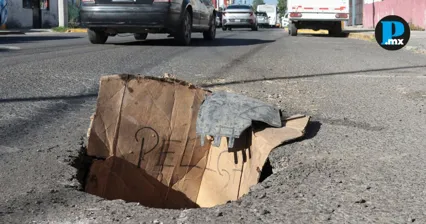 Aparece socav&oacute;n frente al Centro Escolar 5 de Mayo en Fuentes de San Bartolo
