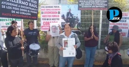 Integrantes de colectivas feministas y familiares acompa&ntilde;aron la audiencia realizada en la Casa de Justicia de San Mart&iacute;n Texmelucan.