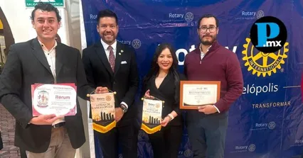 Integrantes del Club Rotario y C&aacute;ritas Puebla entregaron un reconocimiento a la empresa Iterum Connections por su apoyo a la ni&ntilde;ez vulnerable.