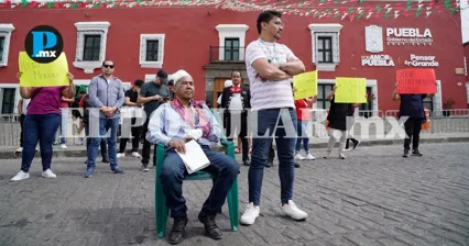 Comerciantes de El Alto bloquean 14 Oriente; Ra&uacute;l M&eacute;ndez niega acusaciones