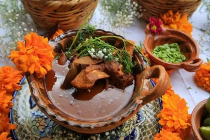 Mole de caderas de Tehuac&aacute;n llega a Puebla con danza y mezcal en Atiza