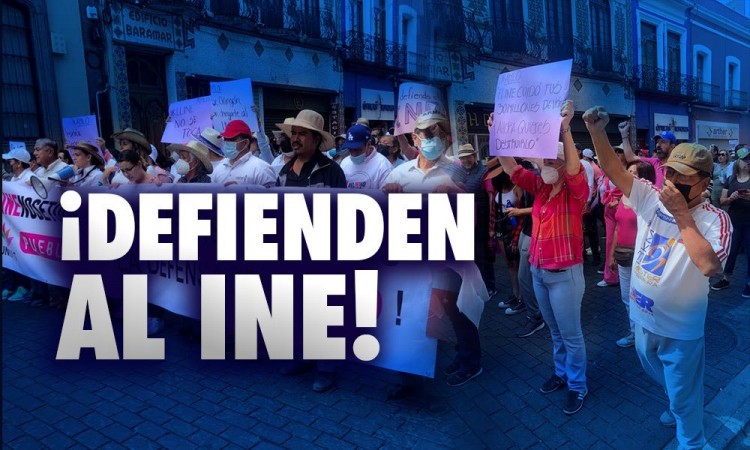 Marchan en Puebla en defensa del INE
