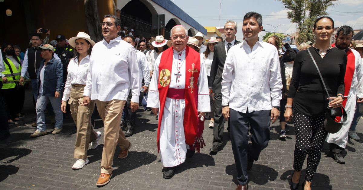 Autoridades encabezan procesión de Viernes Santo en Puebla