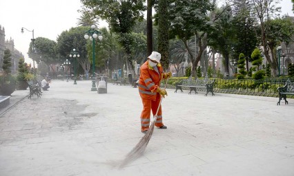 En 9 días barrieron 54 toneladas de ceniza en Puebla, equivalente a 6 camiones de basura