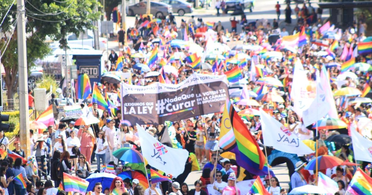 Más de 20 mil personas marchan por el Orgullo LGBT+; unas llegaron al Paseo Bravo y otras al zócalo