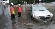 9 colonias inundadas y estragos viales provocó la fuerte lluvia en la capital