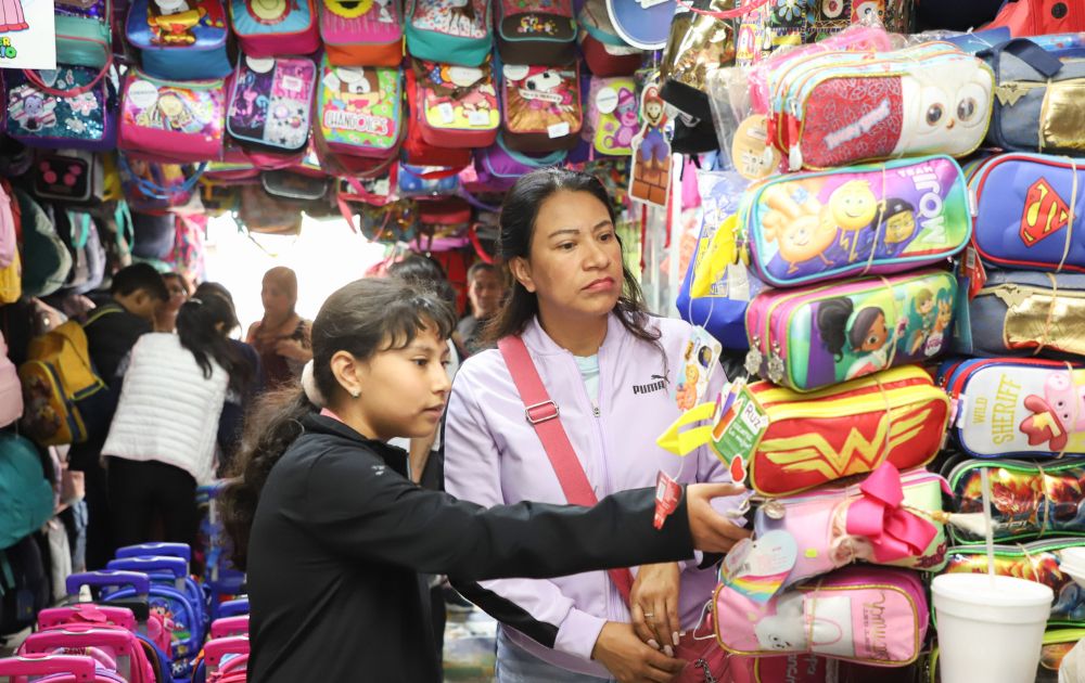 Las mochilas pueden alcanzar un costo de dos mil pesos.