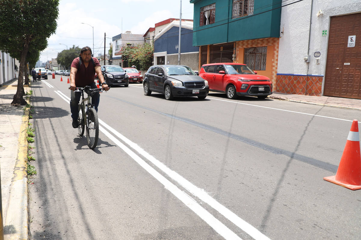 Se donaron cascos ciclistas para las y los elementos de Tránsito que salvaguardan la integridad de las y los asistentes del 'Gran Paseo'.