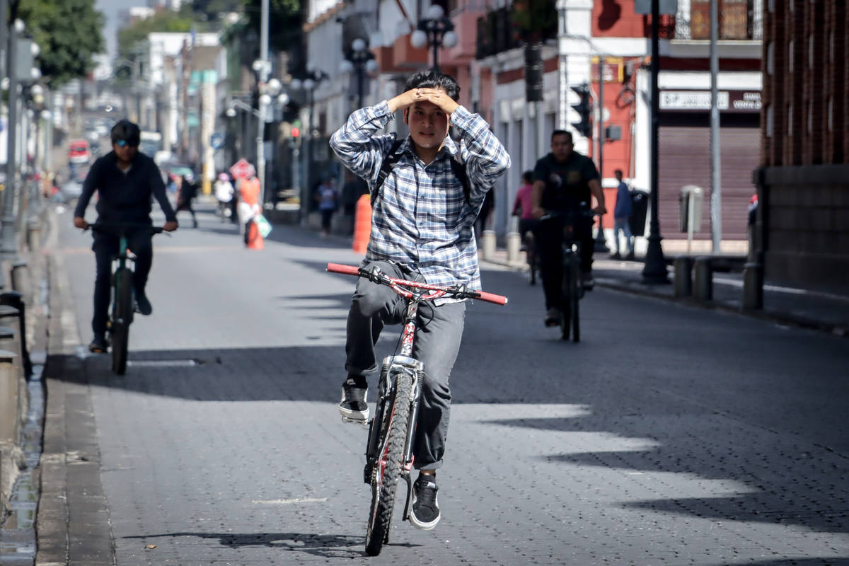 Ya están siendo colocadas las nuevas ciclovías en Puebla capital 