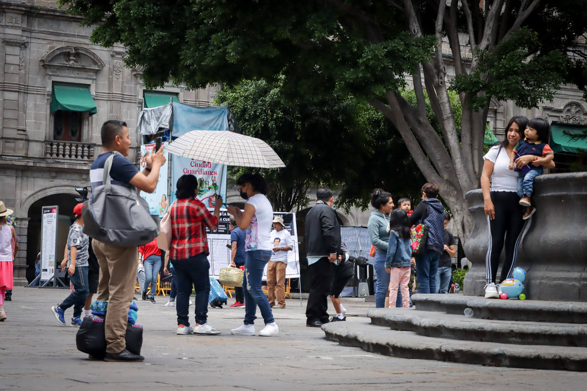De acuerdo con los censos de población del INEGI, en promedio aumenta en 46 mil personas la población del estado de Puebla cada año