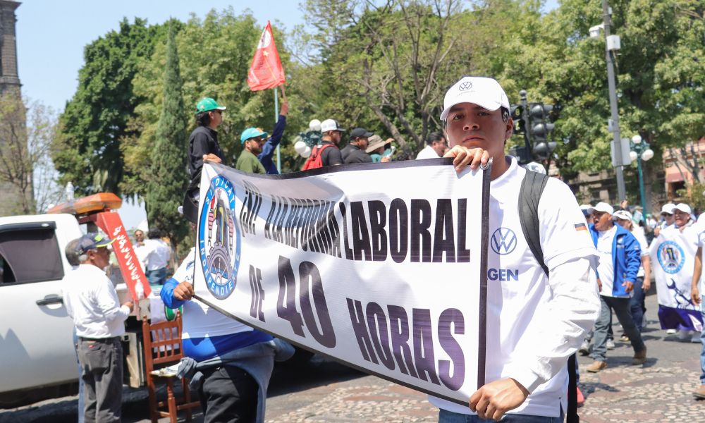 Desfile en conmemoración al  Día del trabajo, se exigen 40 horas de jornada laboral