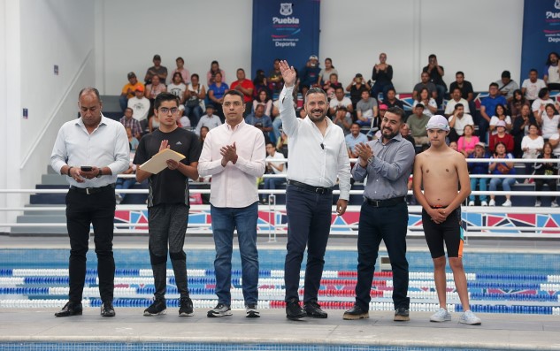 Adán Domínguez Sánchez, presidente de la Ciudad de Puebla, rehabilitó el  Complejo Acuático Multideportivo CAM Sur,