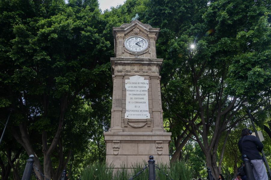 Placa conmemorativa del 100 aniversario de la independencia de México. Foto: EsImagen
