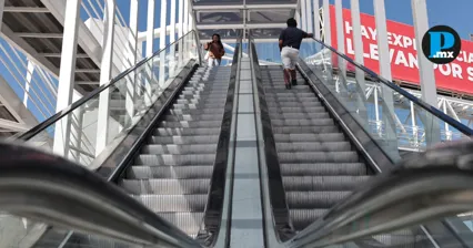 Puente peatonal del CCU se queda otra vez sin escaleras el&eacute;ctricas