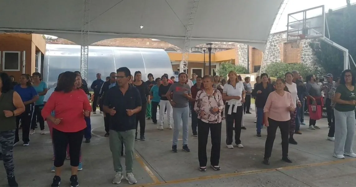 Las actividades grupales forman parte de los programas de activación física que ofrece la Casa del Abue