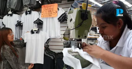 Maquilas poblanas incrementaron producci&oacute;n de uniformes escolares ante el regreso a clases.