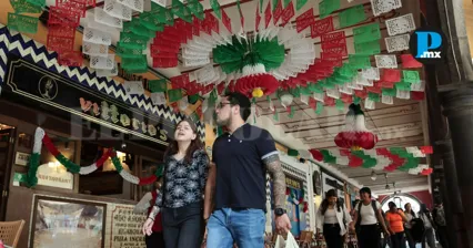 Comercios, restaurantes y hoteles esperan actividad durante los festejos patrios en Puebla.