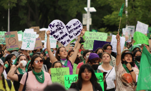 Mujeres marchan para exigir el aborto legal en Puebla