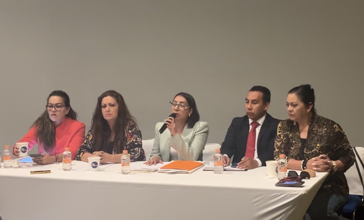 Paola Tanús, acompañada de mujeres defensoras de los derechos humanos, expuso que su agresor vicario es Gabriel Cortés Gamboa, excandidato de Movimiento Ciudadano