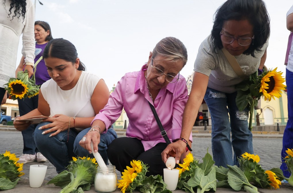 Afuera de Casa Aguayo recuerdan el segundo aniversario luctuoso de la activista Cecilia Monzón 