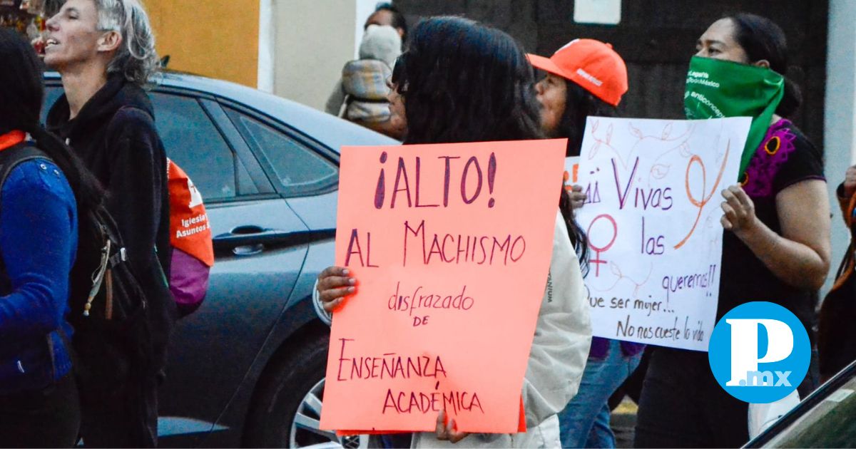 Mujeres marchan en Puebla