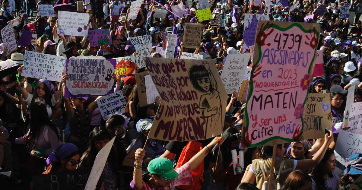 Mujeres marchan el 8M EsImagen