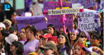 Marcha del 8M re&uacute;ne a miles de mujeres en el Z&oacute;calo de la CDMX