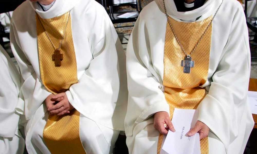 En cosas que no entendemos: El Vaticano absuelve a curas acusados de violación contra un monaguillo