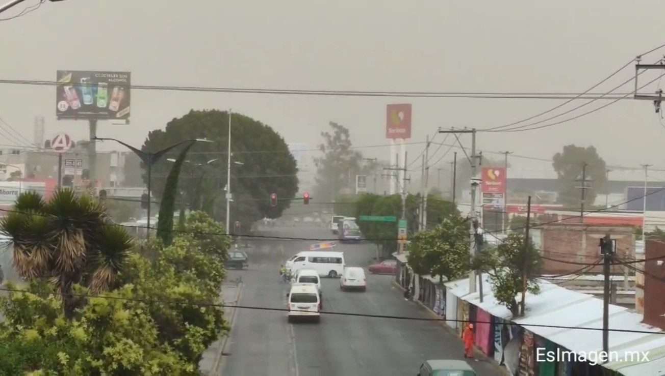 Así se vivió la tormenta de arena en la capital poblana. Fuente: Es imagen 