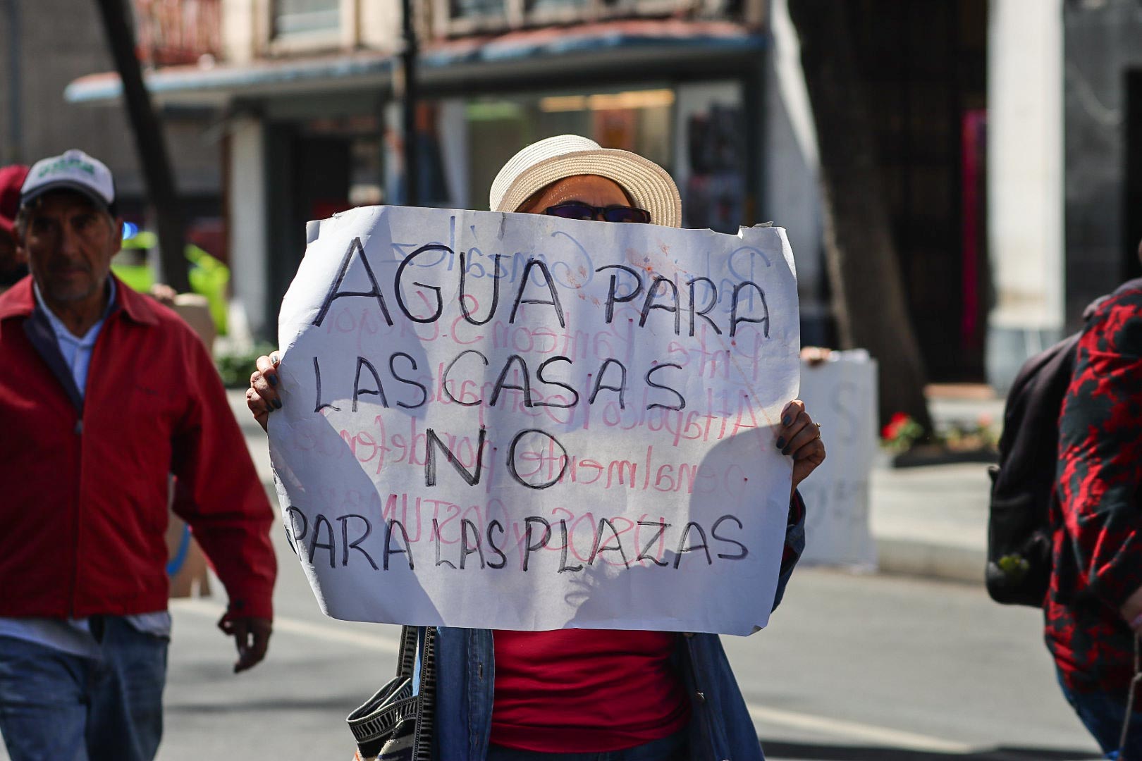 Vecinos de la colonia San José los Cerritos se reúnen para exigir agua