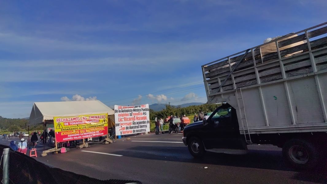 Bloqueo de la autopista México-Puebla