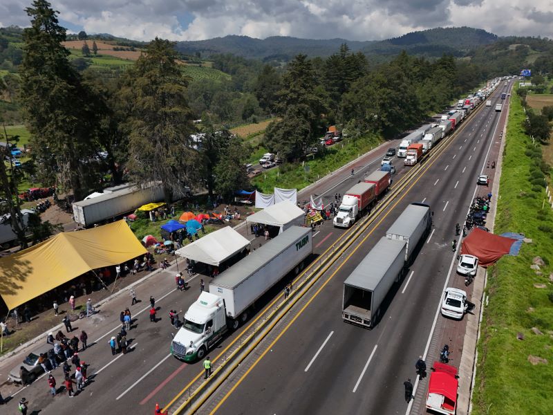 Bloqueo de Carretera. Foto:EsImagen 