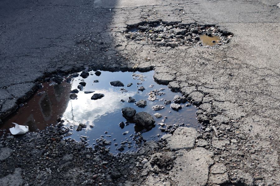 Baches en la ciudad. Foto:EsImagen