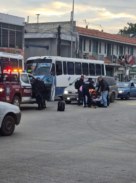Patrulla atropeya a un padre con su hijo.