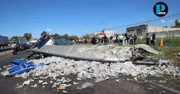 Debido al accidente y al desorden generado por la rapiña, solo un carril fue habilitado para el paso de vehículos