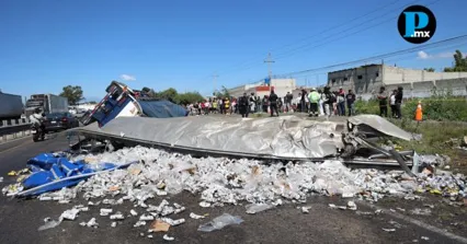 Debido al accidente y al desorden generado por la rapiña, solo un carril fue habilitado para el paso de vehículos