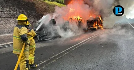 La vialidad permanece cerrada, por lo que se recomienda a las y los automovilistas tomar precauciones y utilizar vías alternas