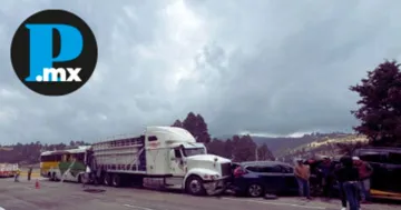 El accidente generó cuantiosos daños materiales y complicó la circulación en ambos sentidos
