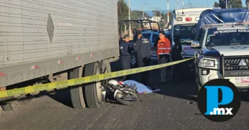 Tr&aacute;iler estacionado provoca la muerte de motociclista en carretera M&eacute;xico-Puebla