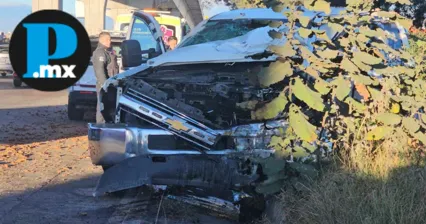 Camioneta con manteca se sale del camino tras choque en la M&eacute;xico-Puebla
