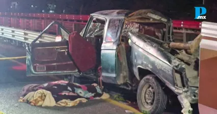 Aparatoso choque deja dos personas muertas en la Puebla-Orizaba