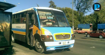 Ruta 13 deja sin transporte a vecinos de la colonia Santa Luc&iacute;a